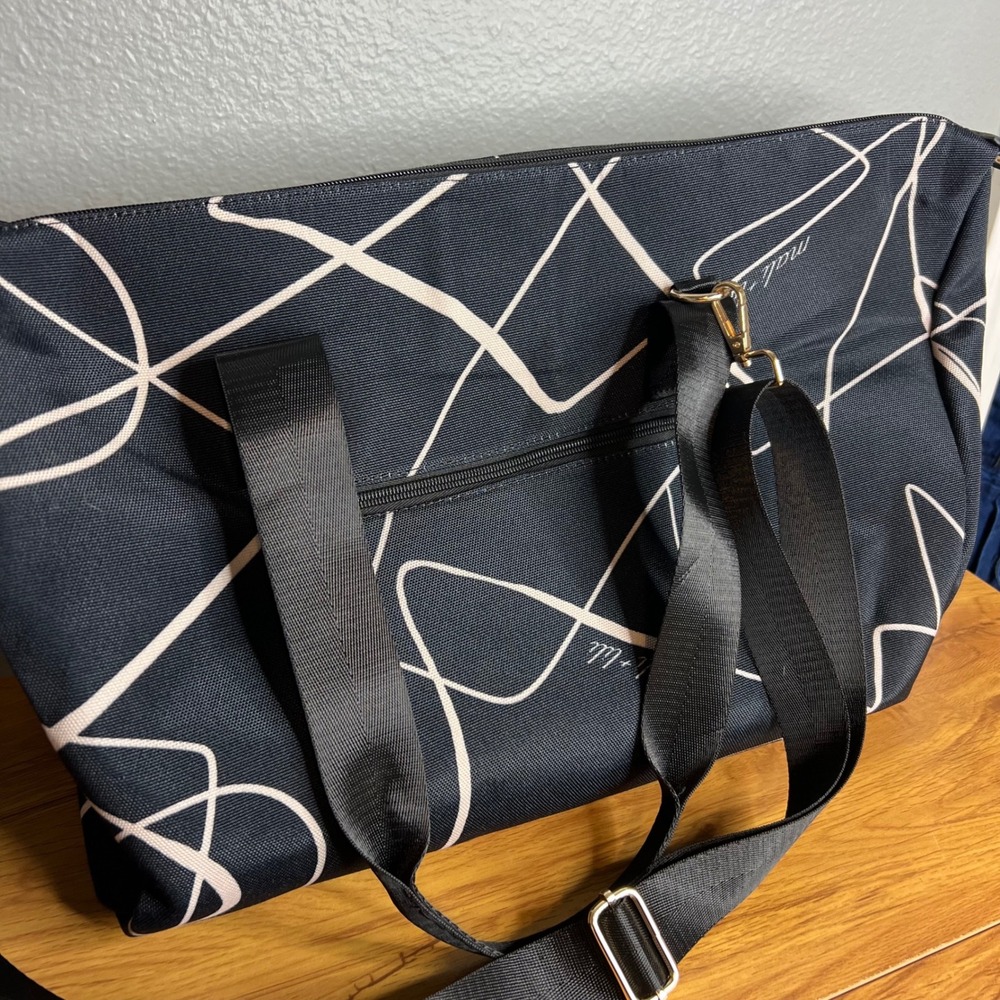 Mali + Lili Tote Duffle Bag Signature Print Weekender Travel Lightweight - Picture 2 of 10